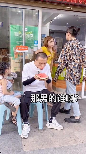 吃瓜群众看情侣冷战,吃瓜群众的围观与反思